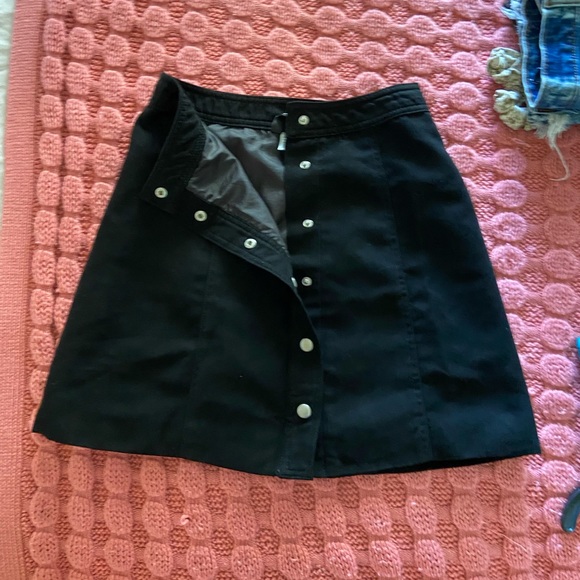 High rise button black H&M skirt - Picture 2 of 4